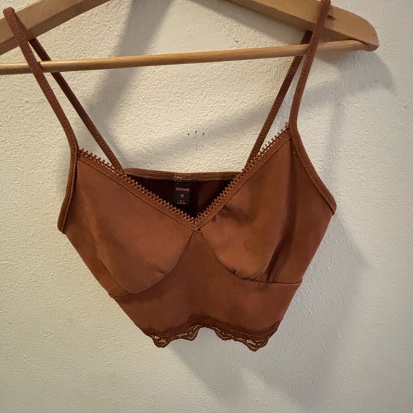 2 for 1 bundle crop tanks - Picture 5 of 5